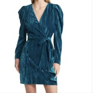 NWT Adelyn Rar Women V neck Velvet dress sz M